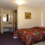 Red River Lodging Deer Lodge Room 6